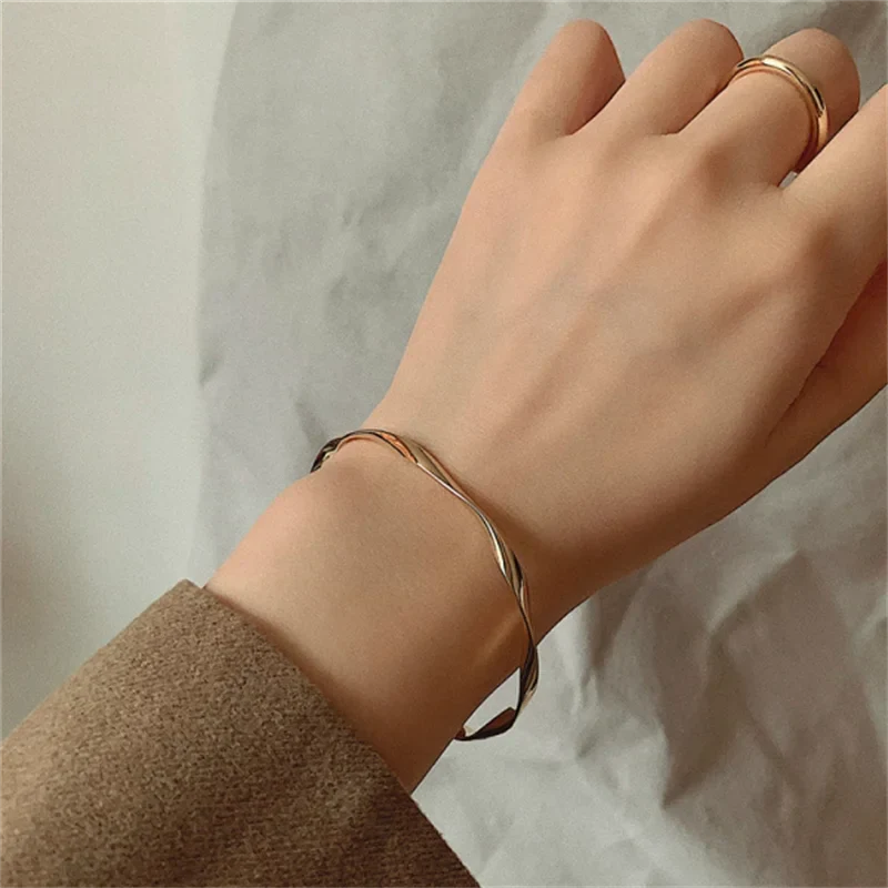 Bracelete Feminino Minimalista Banhado em Ouro 18K